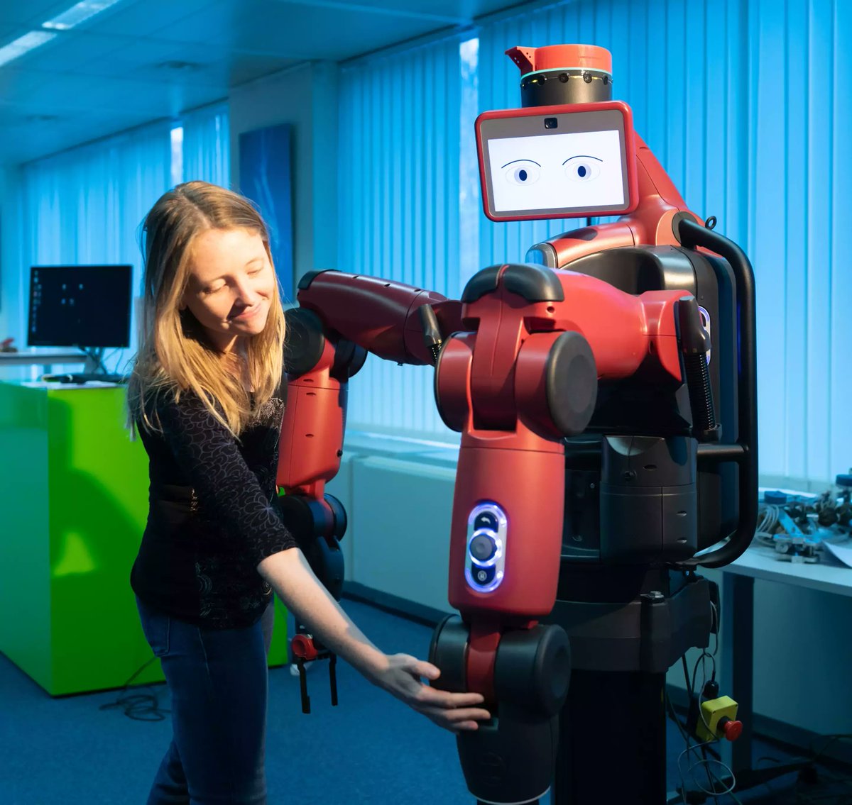 DINFVUB's tweet photo. Kom kennismaken met onze nieuwe bachelor AI tijdens de masterclass op 20 april! We nemen jou op sleeptouw door de geschiedenis van AI met boeiende demo's, hands-on opdrachten en experimenten.
Leerlingen derde graad secundair kunnen zich inschrijven via https://t.co/QhNvyuVzwt https://t.co/kWavrWF4sn