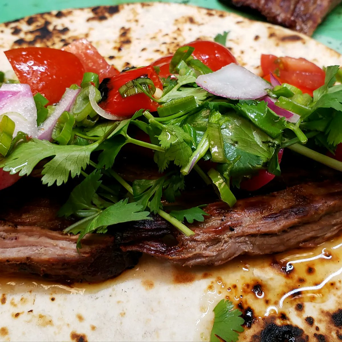 rakkaandroll's tweet photo. Brisket BBQ on Flatt bread.
#caferakka #brisket #bbq #wrap #beef #ramadan2022 #syrianfood #fresh #healthy #rustic #live_fresh_eat_fresh #the_road_from_raqqa #rakkanroll #sultan_of_hummus #sultan_of_spice  #juicy #DELICIOUS. https://t.co/x7JyvyM2xm
