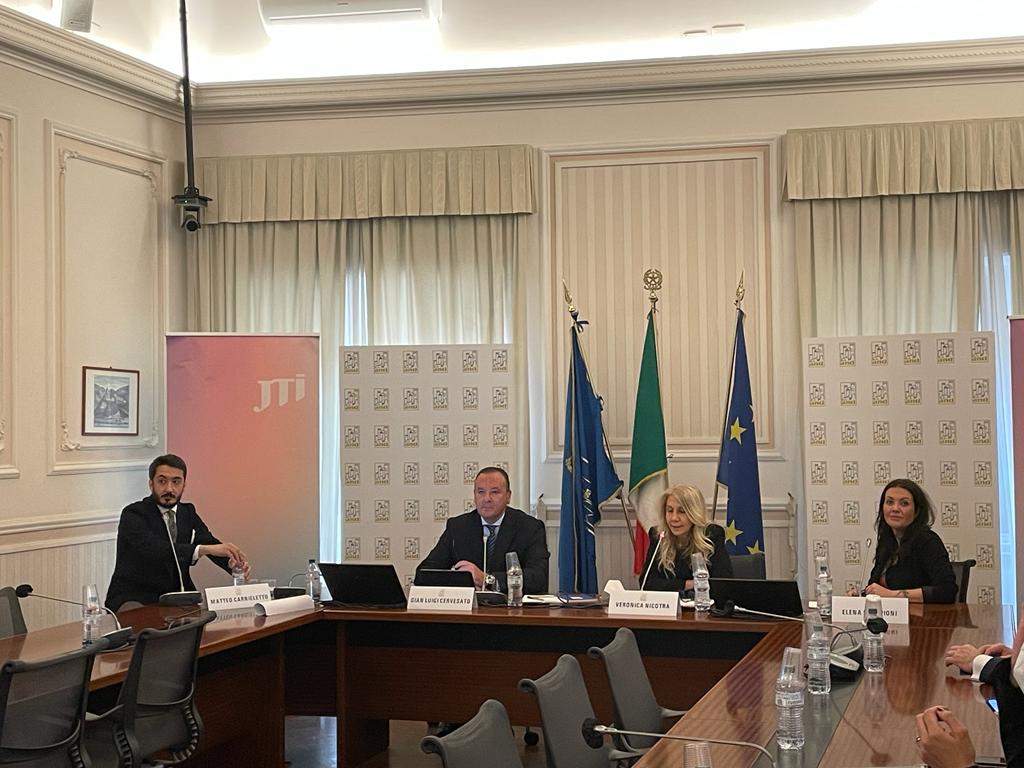 Nella sede di <a href="/comuni_anci/">comuni_anci</a> si sta svolgendo l’evento per presentare il primo corso in Italia sulla #transizioneecologica dedicato alla #PubblicaAmministrazione con <a href="/GL_Cervesato/">Gian Luigi Cervesato</a> di JTI Italia, <a href="/Stoppia/">Elena Stoppioni</a> di <a href="/STPonlus/">SaveThePlanetAPS</a> e <a href="/vnicotraanci/">Veronica Nicotra</a> di Anci.