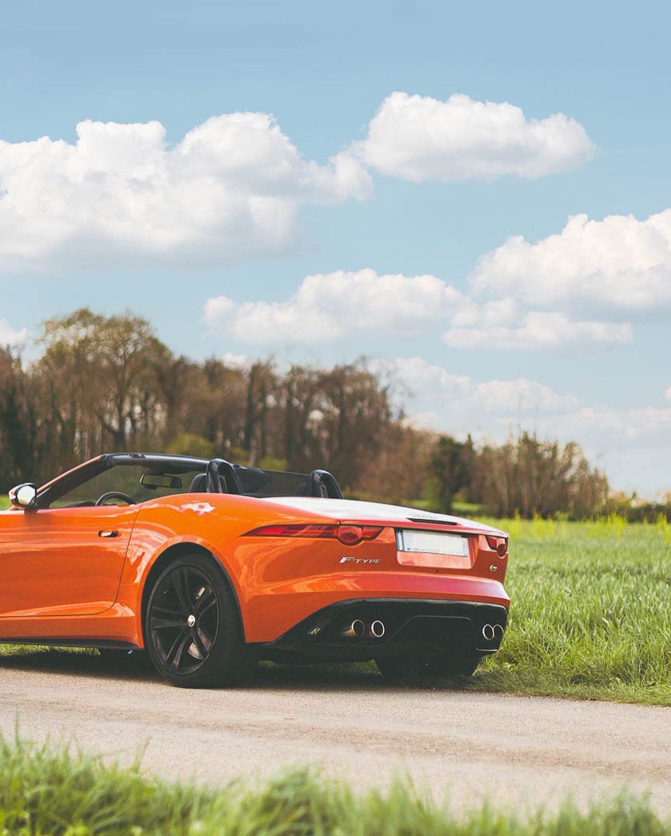 LAB_Officiel's tweet photo. Une Jaguar, un V8 Supercharged et les cheveux au vent… 🐆
-
Digne héritière de l’emblématique Type E, il s’agit de la Jaguar F-Type cabriolet, ici en finition S. Sous le capot, un V8 5.0 de 495ch avec une puissance fiscale de 40cv.
-
#jaguar #ftype #carsandcoffee #voituredesport https://t.co/O63j81qhPk