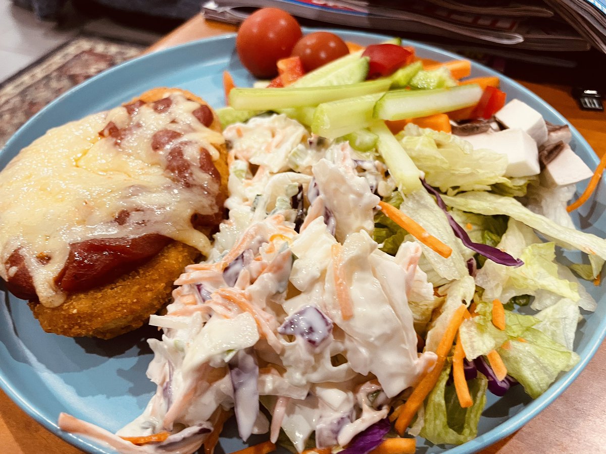 djmelbau's tweet photo. Wednesday’s dinner - homemade gf and df chicken parmigiana with salad #glutenfree #dairyfree #chickenparma #salad https://t.co/dg1wtaSfa8