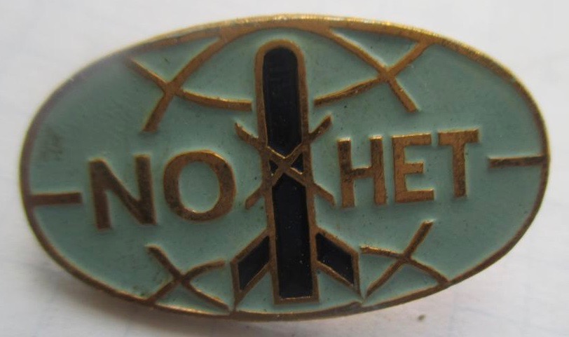 sovietvisuals's tweet photo. Soviet anti-war badge, 1980s https://t.co/WJRuZHL0RI