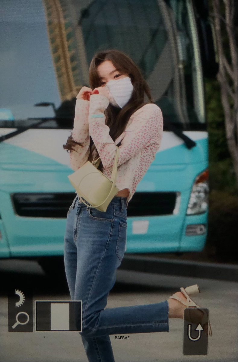 220406 #아이린 #Irene 

오랜만이야🥹🫶