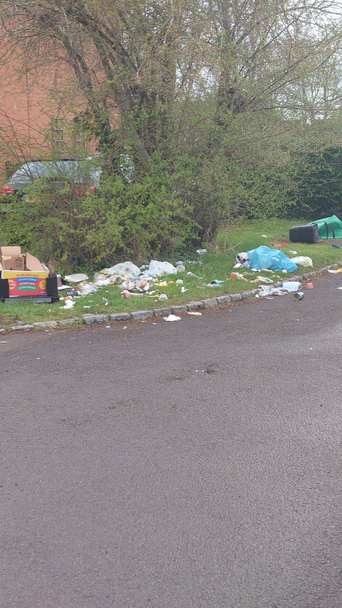 andygriff63's tweet photo. @WokinghamBC @EarleyResidents This happens every week in Ledran close Lower Earley. Foodwaste everywhere. What can you do to stop this surely you would not want to see this outside your houses ? https://t.co/en0g2Qbe6N