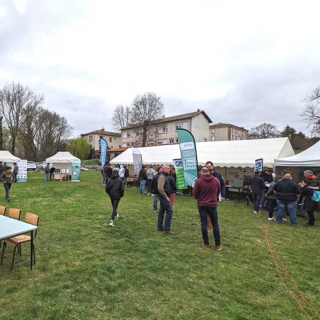 #EnDirect | Simon est présent aujourd’hui au lycée agricole de Brioude pour discuter du numérique dans l'agriculture avec <a href="/CUMAFrance/">Réseau cuma</a> 🚜

Jouer collectif pour gagner du temps et de l'argent, ce sont les valeurs partagées par les CUMA et Aptimiz 🌾

#FrTwAg #agriculture #AgTech