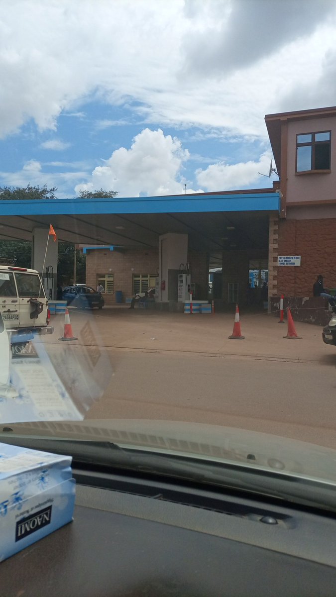 Richardkanku3's tweet photo. Toutes station-service fermées à Kolwezi,pas des ventes d'essence, augmenter même le prix au lieu de nous privés de travailler https://t.co/v1lrMR1TNg