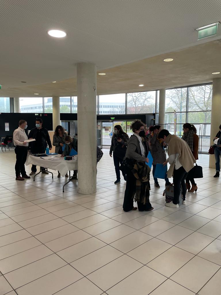 UCP_laboEMA's tweet photo. Ce 6 avril 2022, sur le site de #Gennevilliers de @UniversiteCergy / @InspeVersailles, journée d'études "Les outils réflexifs de formation à l’épreu..." ouverte par Marie-Laure Elalouf & Lucile Cadet https://t.co/9P690WQlhp #FormationDeFormateurs #ScenariiDeFormation https://t.co/E041yMissO