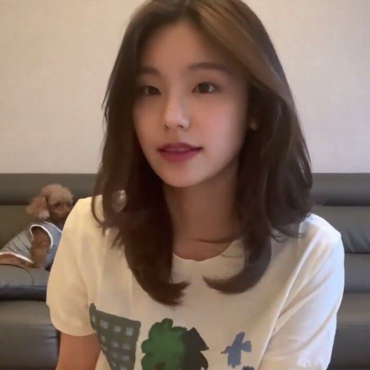 RadenGideon's tweet photo. Yeji mirip aturangku co🗿🗿 https://t.co/j7u1QVOVSH