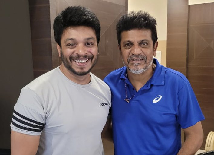 lordmgsrinivas's tweet photo. With the KING OF SANDALWOOD 
@NimmaShivanna 😎 https://t.co/oqVJJTKElQ