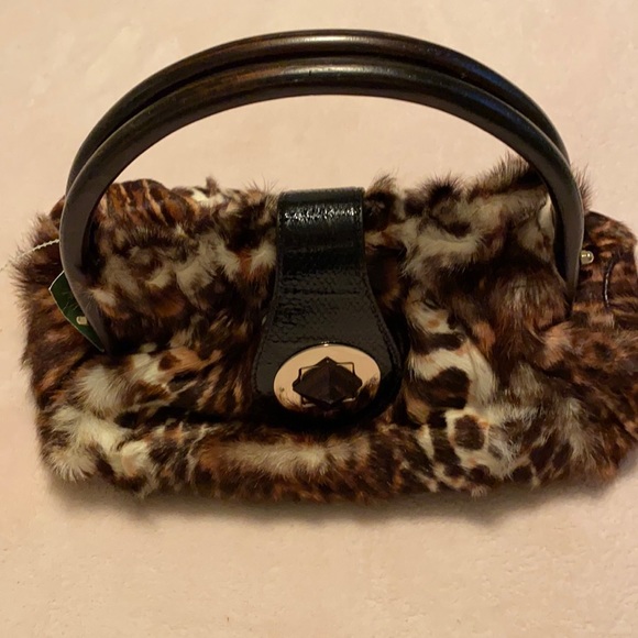 WhimsicalTurtle's tweet photo. So good I had to share! Check out all the items I'm loving on @Poshmarkapp #poshmark #fashion #style #shopmycloset #heatkeep #tagua #katespade: https://t.co/N3Nwi7UKe3 https://t.co/OPjC5A3MaO