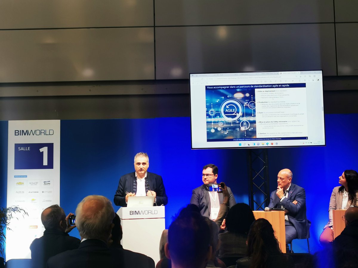 ProgrammeAtlas's tweet photo. Atlas c'est aussi la mise en place de standards de manière #agile
#atlas #BIMWorld2022 #event #EnDirect #digitTwin @mp_hubert @bim_world https://t.co/GHyjfVHMO4