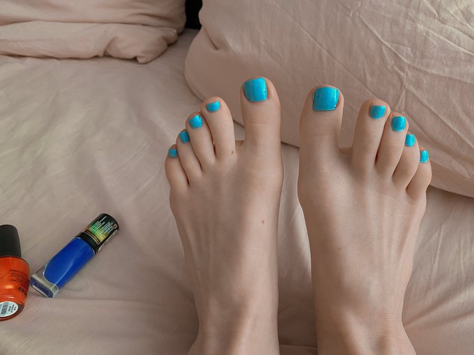 My new pedicure💙🦋🐬 https://t.co/DaNPb377lH<a href="/tag/mvsales"class="tags"><span>#mvsales</span></a>