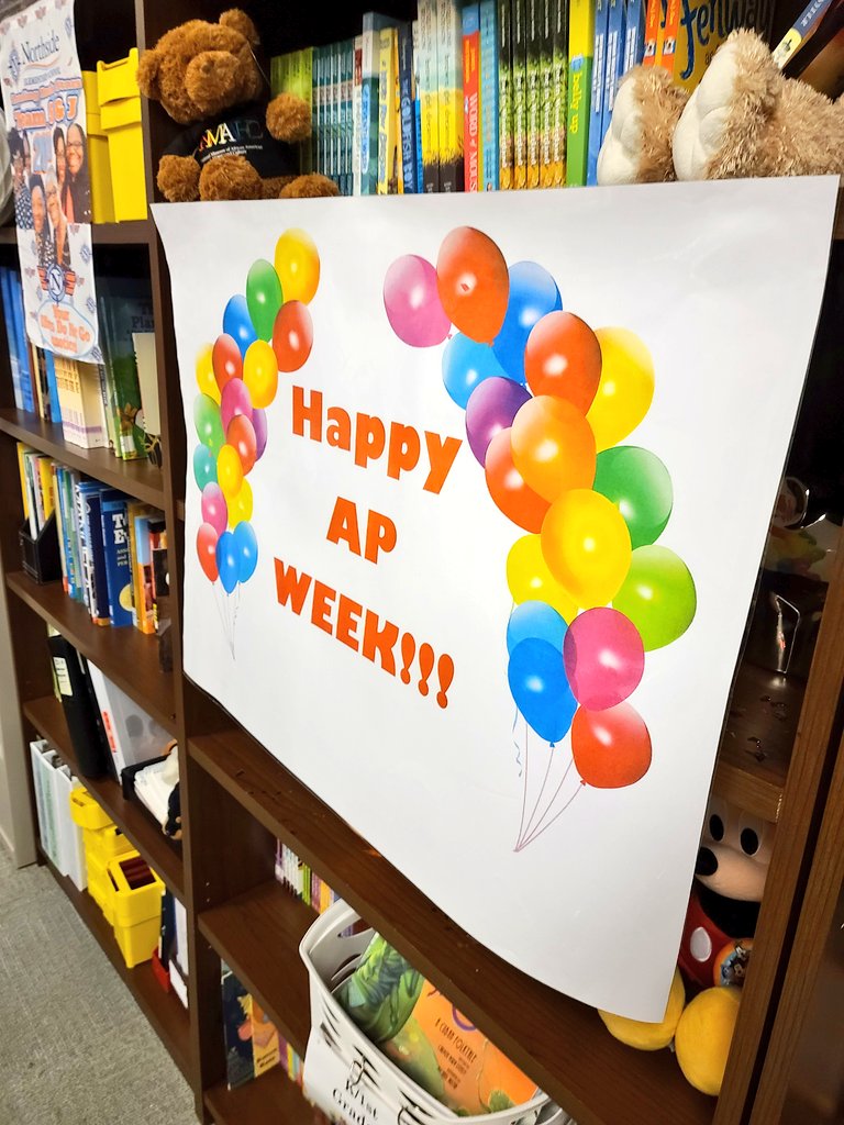 PrincipalKJones's tweet photo. Grateful! 🧡💙🧡💙🧡 #HappyAPWeek #HappyNationalLibraryWeek @NorthsideES @NESlibrary @KatColeReads @CSharplessNES https://t.co/N6e5Xwgn7A