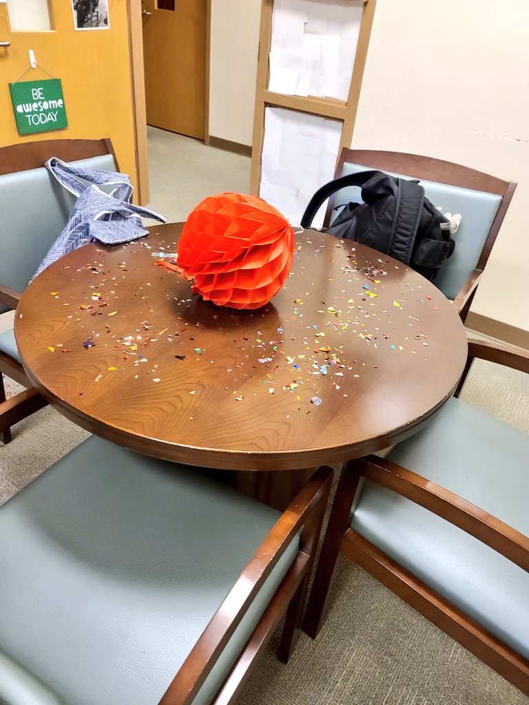 PrincipalKJones's tweet photo. Grateful! 🧡💙🧡💙🧡 #HappyAPWeek #HappyNationalLibraryWeek @NorthsideES @NESlibrary @KatColeReads @CSharplessNES https://t.co/N6e5Xwgn7A