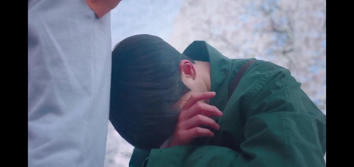 yours_jin's tweet photo. I've never thought tying shoelace would be this painful to watch. can't even describe how much i cry my heart out everytime i remember this scene #TwentyFiveTwentyOne https://t.co/5duqJVxArm