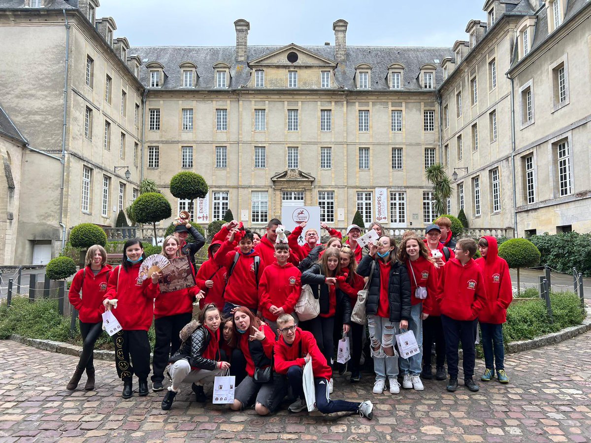 PHSNormandy's tweet image. Bayeux this morning. Some of us have visited the tapestry and others have visited the market 💐