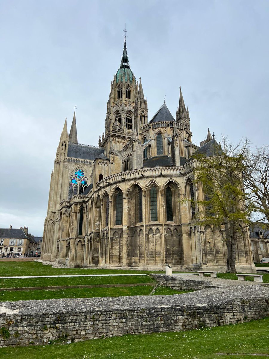 PHSNormandy's tweet image. Bayeux this morning. Some of us have visited the tapestry and others have visited the market 💐