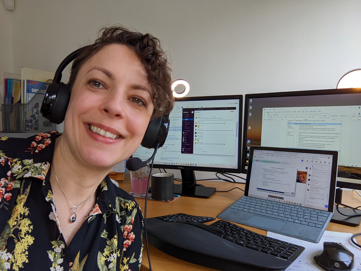 ClaireAgutter's tweet photo. Grateful for all my screens today! Listening to @SteveBMorgan sharing his #SIAM experience at #servicenorth #servicenorthselfies https://t.co/CKh0YwfryS