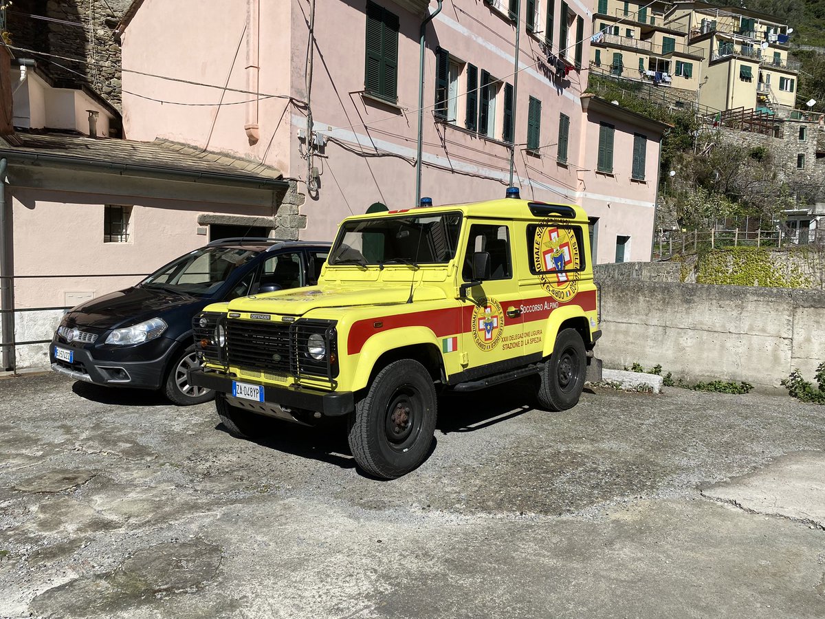 AugerWill97's tweet photo. @DougDeMuro Look at this, saw that in Vernazza yesterday, tought it was cool https://t.co/cIpFzAfDQS