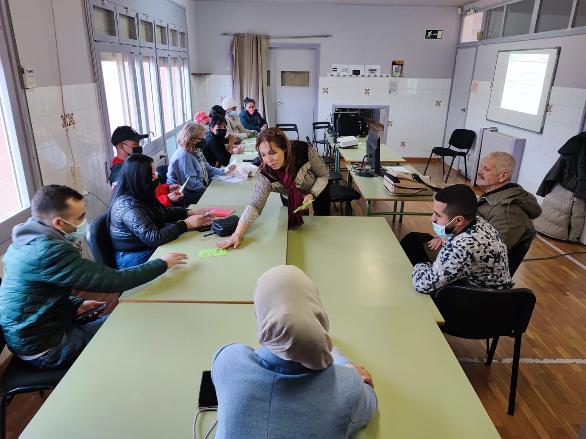 Presentació del Servei Local d'Ocupació de <a href="/Mancoplana/">Mancomunitat La Plana</a> als alumnes de català de <a href="/AjBalenya/">Ajuntament de Balenyà</a> a l'Aula de Formació i Cultura de Balenyà. La inserció laboral com a eina essencial de inclusió social.