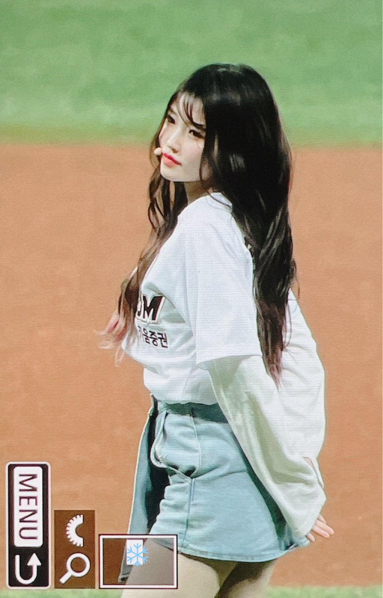 snowflake970929's tweet photo. 220406 ⚾️

#fromis_9     #프로미스나인      #송하영 https://t.co/q9MTvxXNVE