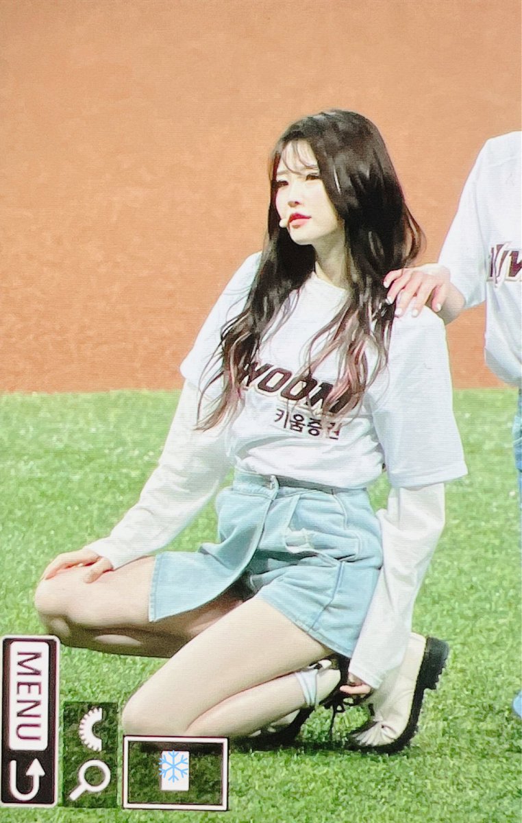 snowflake970929's tweet photo. 220406 ⚾️

#fromis_9     #프로미스나인      #송하영 https://t.co/q9MTvxXNVE
