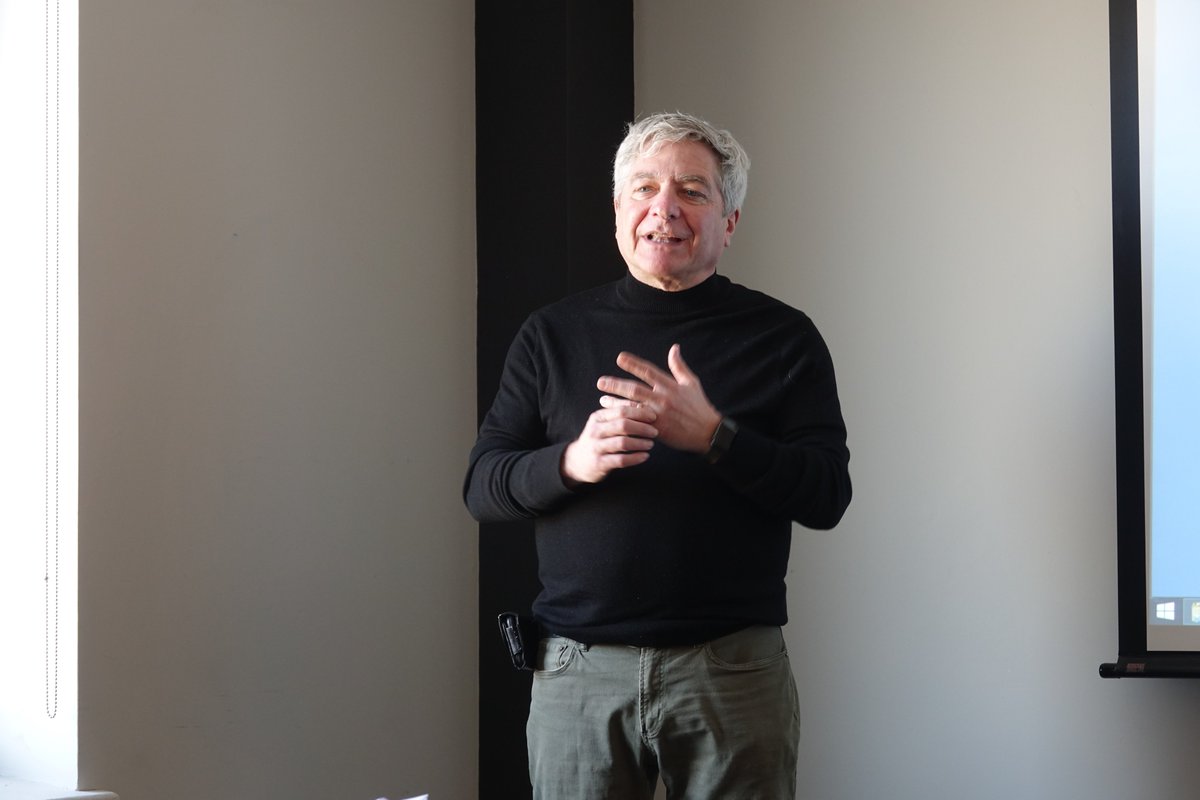 FRMFRNA's tweet photo. Une délégation d'admin et de salariés de la FR a découvert et partager des pratiques prof. sur l'insertion et l'accompagnement des jeunes au Québec. Merci au carrefour jeunesse-emploi Capitale Nationale pour leur accueil chaleureux et la qualité des échanges. #erasmusMFRna https://t.co/nM0hHsYdyb