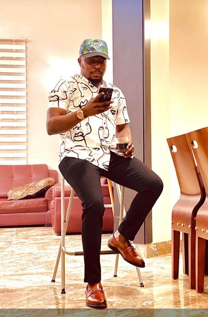 #AGuyHasNoName tweet media