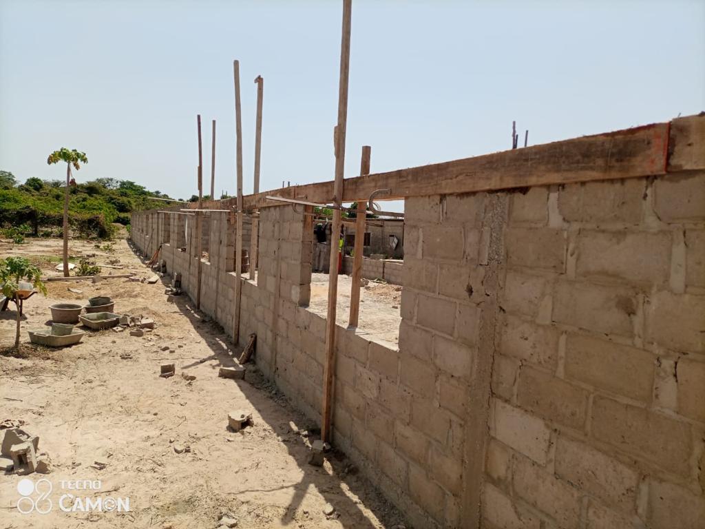 ecolespies's tweet photo. Nouveau poulailler pour 5.000 poulets (!) au Centre de #FormationProfessionnelle (CTF) #Agricole de #MLomp (Casamance).
Formation, insertion et exploitation agricole pour les jeunes sénégalais. 
Merci @AAuteuil et @FESeducacio https://t.co/OfJ1lkfBxO