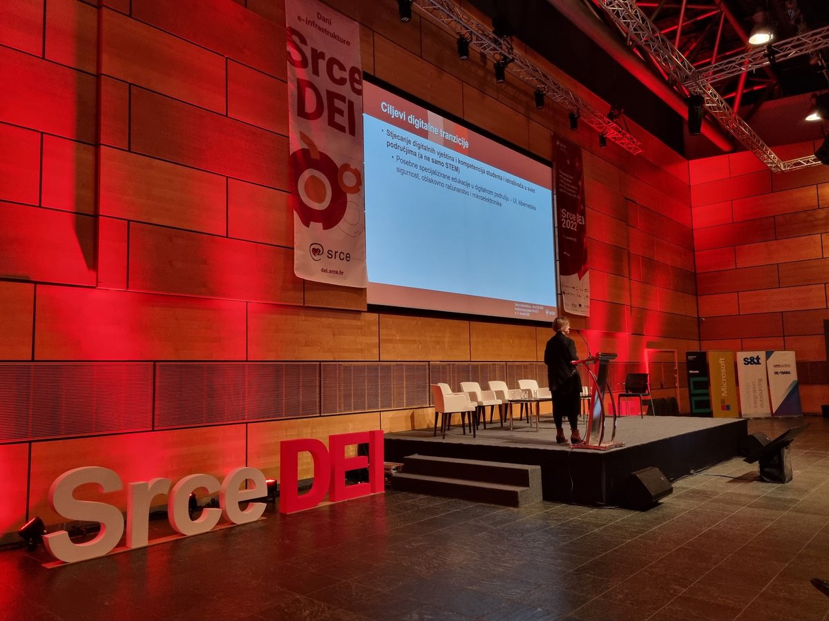 srceDEI's tweet photo. Što nam donosi digitalna transformacija hrvatskih sveučilišta i je li ona već započela govori pozvana predavačica prof. dr. sc. Snježana Prijić-Samaržija, rektorica @UniRijeka. https://t.co/zjq5hvHqI6