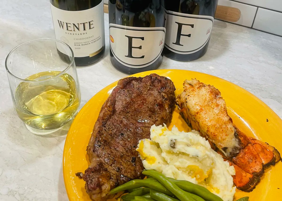 HeidelbergDist's tweet photo. Which 🍷 would YOU have chosen? (Hint: there’s no wrong answer) #LocationsWine #WenteVineyards #SurfandTurf https://t.co/oFVLamYMHn