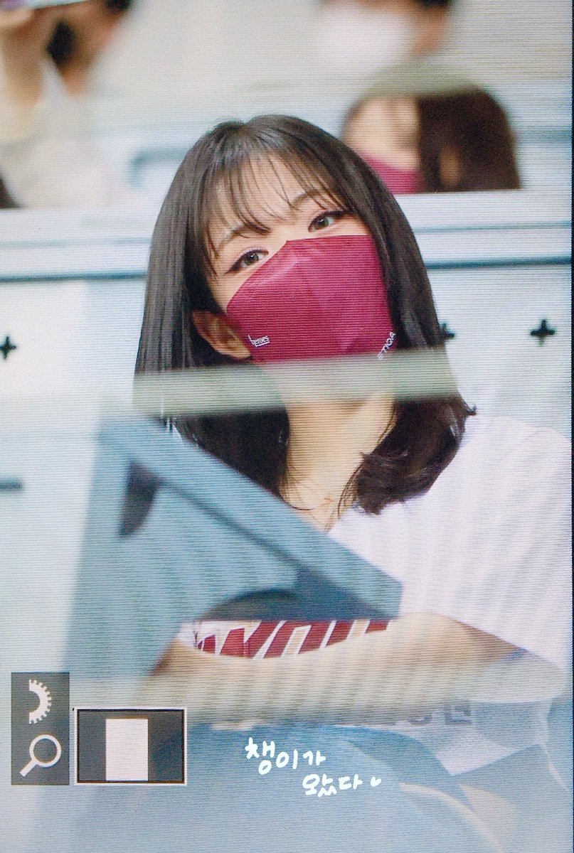 ch_chaeyoung's tweet photo. 220406 #프로미스나인 #이채영 #fromis_9 https://t.co/PxuvwkN9vi