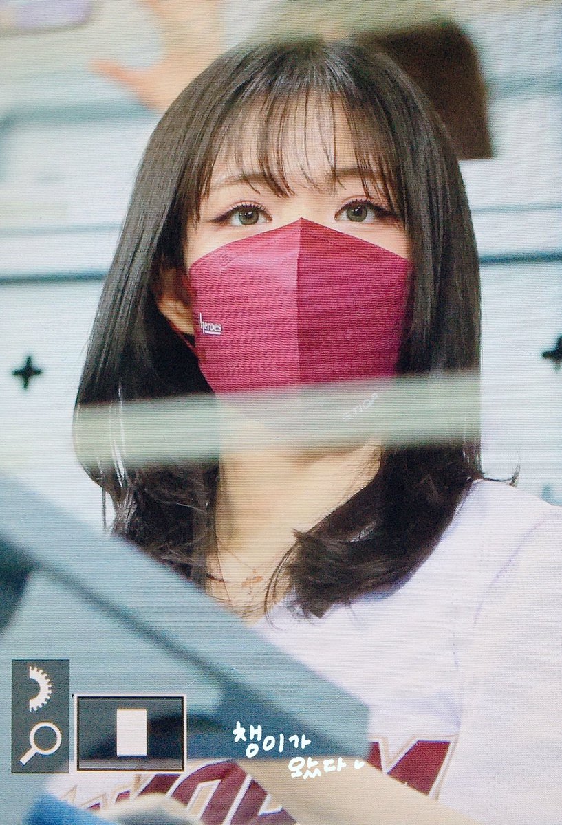 ch_chaeyoung's tweet photo. 220406 #프로미스나인 #이채영 #fromis_9 https://t.co/PxuvwkN9vi