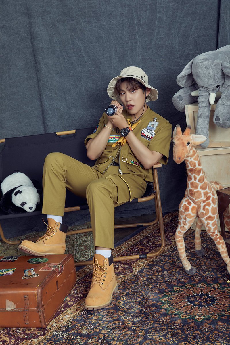 dnwlsejrwlf3's tweet photo. Office Work - 놀이공원 캐스트 (1) 
#AB6IX #박우진 https://t.co/gGHnLxfuwf
