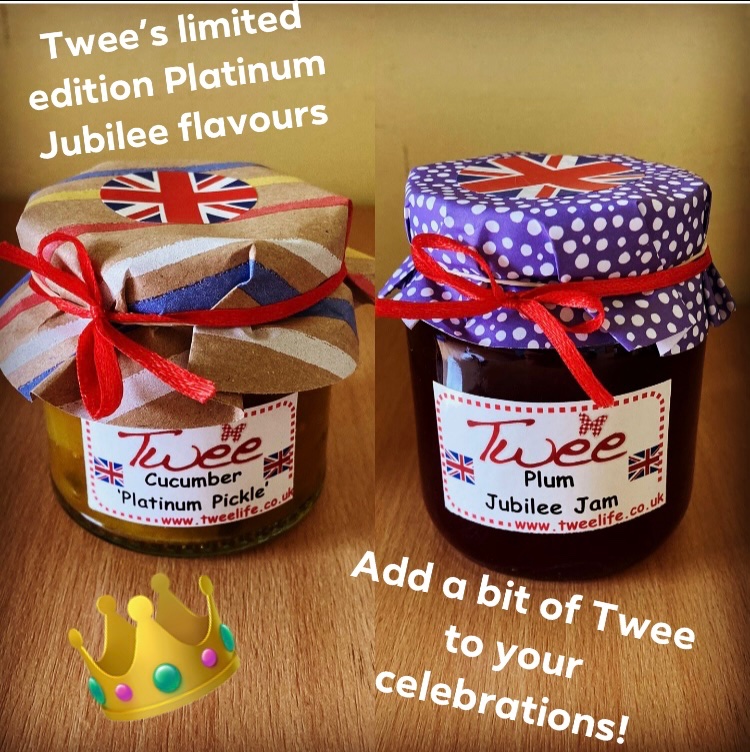 TweelifeUK's tweet photo. 👑 Introducing Twee’s limited edition range to celebrate the Queen’s Platinum Jubilee! 👑 Perfect for picnics, street parties and celebrations. Add a bit of Twee to your celebrations!
#jam #jubileejam #platinum #limitededition #streetparty #picnic #celebrate #preserves #chilterns https://t.co/oeMdsrG1Nr