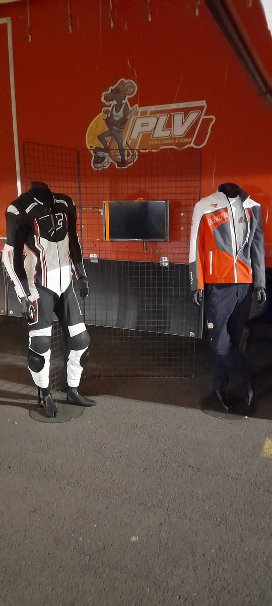 PlvRacing's tweet photo. Après une visite dans les locaux de #Bering la semaine dernière au retour du Fsbk, je suis heureux de vous confirmer leur soutien pour une nouvelle saison.
Bering est notre partenaire depuis la création de l'association. 
Chacun de nos bénévoles repartira avec un t-shirt ou polo https://t.co/WKq2tX9GhW