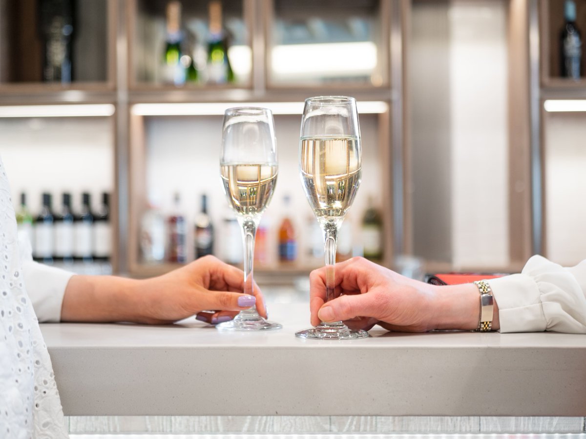 🥂 WIN A VISIT TO OUR ESCAPE LOUNGE 🥂

To celebrate the reopening of our Escape Lounge on 11th April, we're giving two couples the chance to #win a complementary visit! 🤩

To enter, follow <a href="/EscapeLoungesUK/">Escape Lounges UK</a>, LIKE ❤️ + RETWEET 🔃 this post.

*T&amp;Cs apply. Ends 11:59pm on 08.04.22