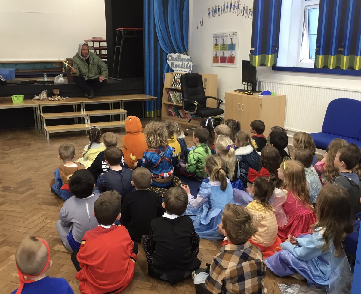 llanrhidianp's tweet photo. #LlanPengwin have enjoyed their palm gifts off Father Tim and the church today. Thank you for your lovely music.  #LlanRE #LlanComm #LlanExp https://t.co/8RlxAxsv6c