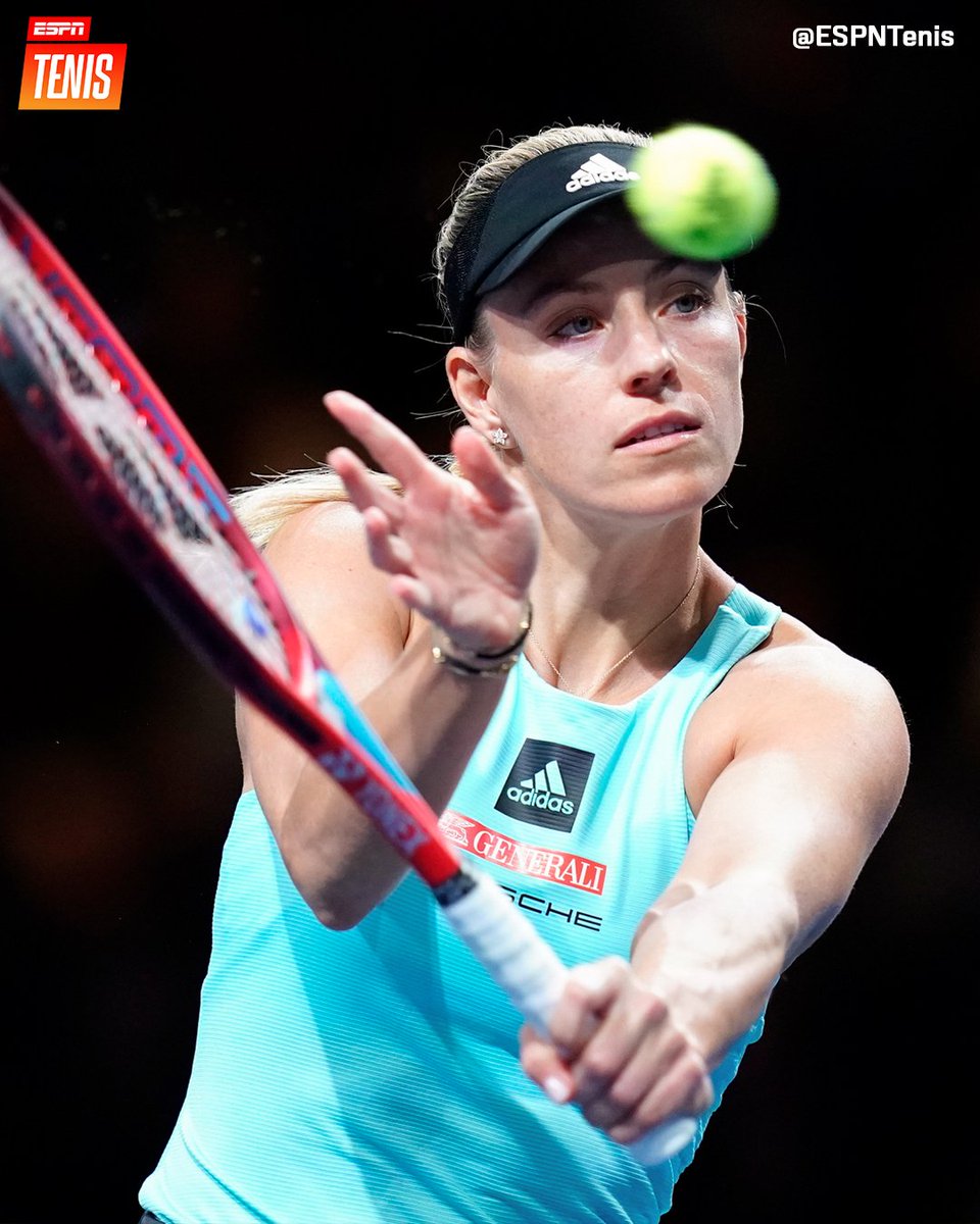ESPNtenis's tweet photo. 🥲 ¡El adiós definitivo!

🇩🇰 @CaroWozniacki se despidió del tenis delante de su gente, en Copenhague, en un partido de exhibición contra su gran amiga @AngeliqueKerber.

🎾 ¿El score? 7-5, 6-4 para la danesa, ex N°1 del mundo. https://t.co/oE1YP5o1Pz