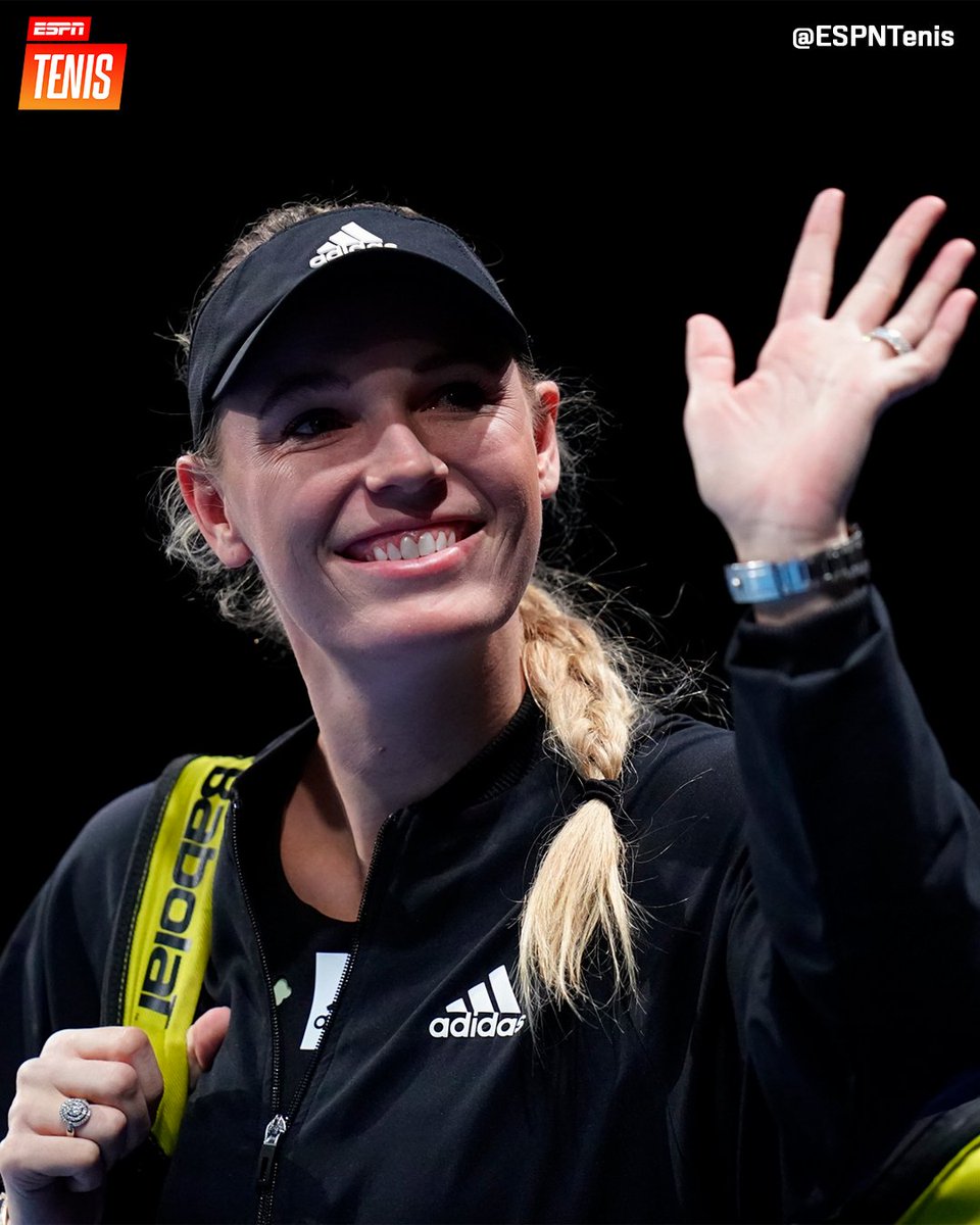 ESPNtenis's tweet photo. 🥲 ¡El adiós definitivo!

🇩🇰 @CaroWozniacki se despidió del tenis delante de su gente, en Copenhague, en un partido de exhibición contra su gran amiga @AngeliqueKerber.

🎾 ¿El score? 7-5, 6-4 para la danesa, ex N°1 del mundo. https://t.co/oE1YP5o1Pz