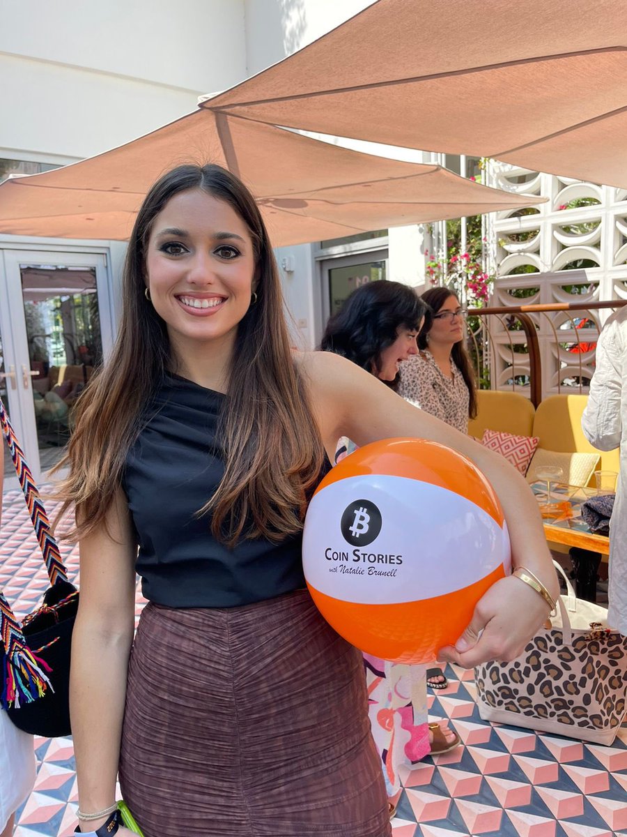 soyfira's tweet photo. RABBITHOLE CRYPTO STORIES 🔥🚀🛸👽🐰⚫️
@isabellasg3 works at @BitcoinMagazine. It all started when she wanted to come to @TheBitcoinConf last year. She fell in love with the crypto community and now only owns #Bitcoin 😍♥️ #thebitcoinconf #crypto #cryptocommunity #cryptofriend https://t.co/4t4Qlyi79Z