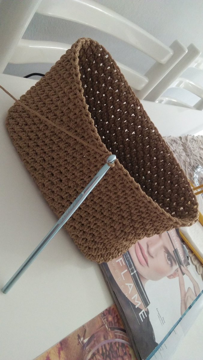 JabKnit's tweet photo. Can't wait to finish my first 2022 project 😍 

#crochet #handmade #bag #handbags #slingbag https://t.co/l3eJT9Jk59