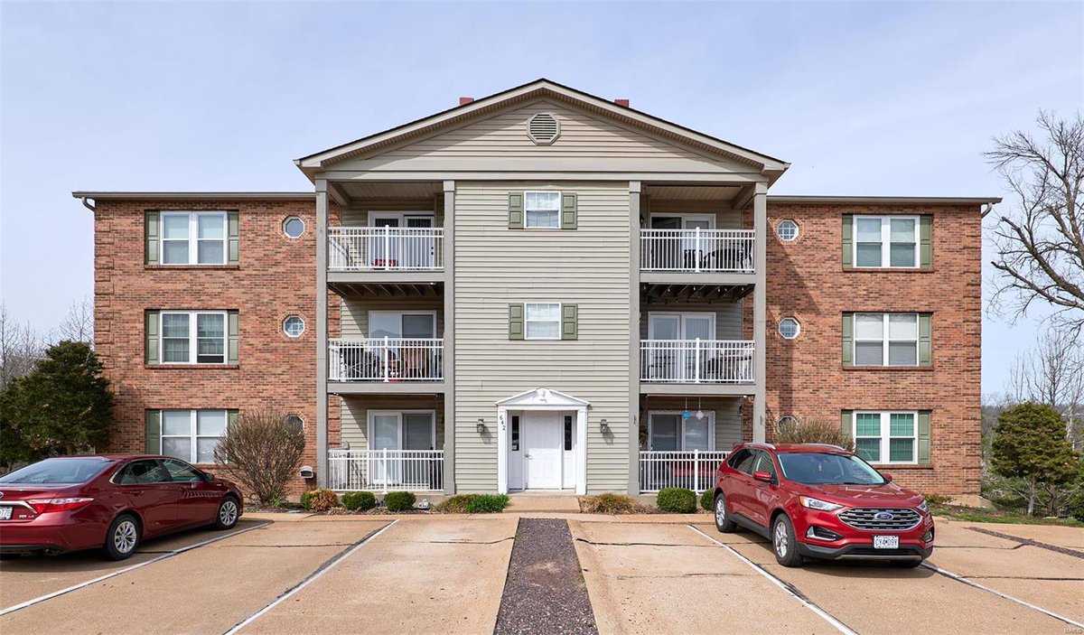 Do you know someone looking for a great #property in #Fenton?   #realestate tour.homestlouis.com/home/SDCPAD