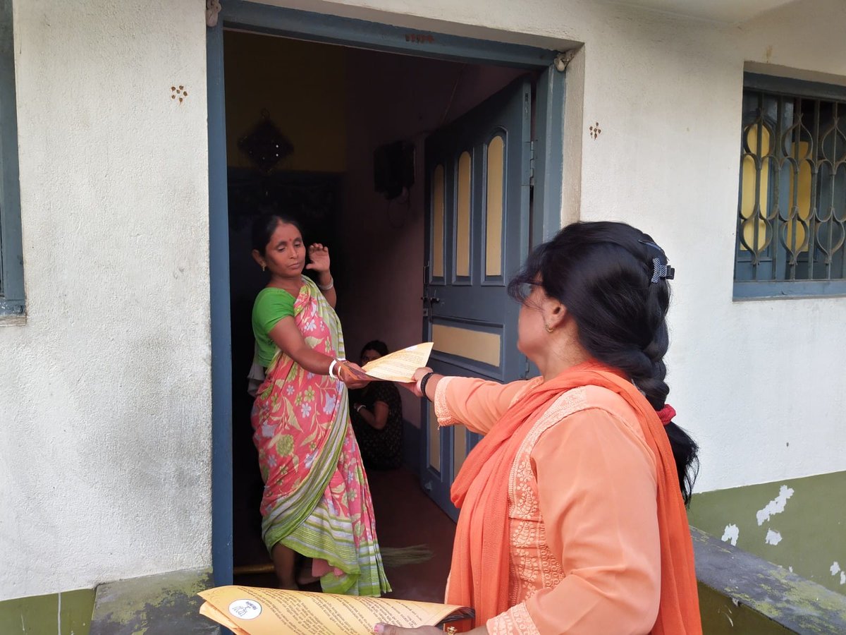 aruna_choudhury's tweet photo. Today's (06.04.22) evening campaign at Ward no. 87 Mahishila Colony area.
#asansolloksabhabyelection @paulagnimitra1 @BJP4Bengal @poojakapilmisra @Tanujachakrabo2 @Amitava_BJP https://t.co/efX7vV0TR3