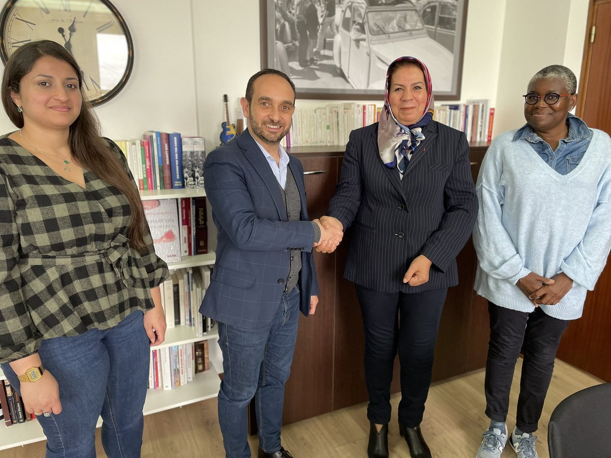 LatifaIbnZ's tweet photo. Je suis très heureuse d’avoir échangé avec Monsieur Patrick Haddad, maire de @VilleSarcelles ainsi que ses collaborateurs.
La ville de #Sarcelles est l’un des partenaires les plus fidèles de l’association Imad que j’ai fondée en 2012. De futurs projets seront lancés très bientôt. https://t.co/0maejxsyLV