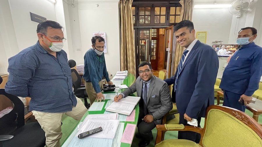 alvi_hakim1's tweet photo. It was a great honour and pleasure to sign the official registry of the Parliament of India’s library on behalf of the 21 fellows from 5 SAARC countries! #saarc #bangladesh #bhutan #nepal #maldives #srilanka @scalsscdelhi #ylnf #youngleaders @parliamentofind https://t.co/x3fEz3Emnd