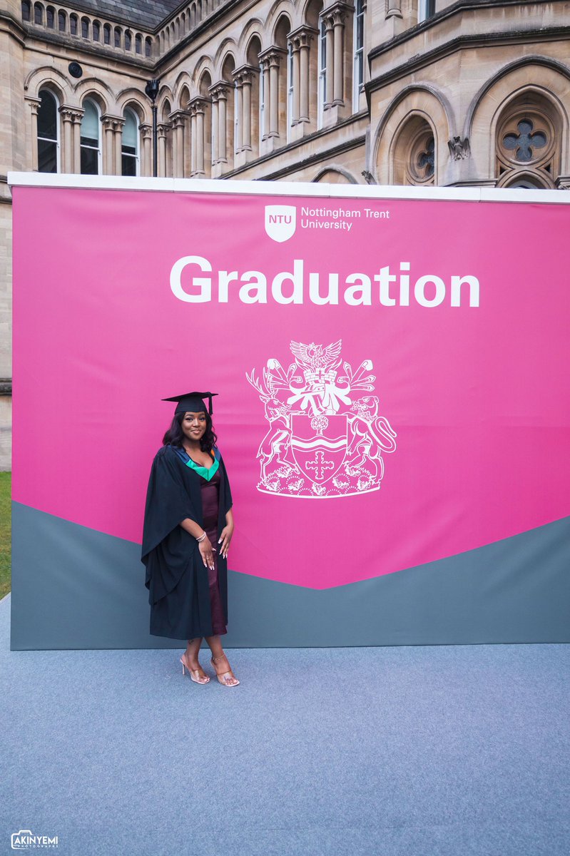 p21x__'s tweet photo. A BSc (Hons) Psychology Graduate - Class of 2021🎓🥂. https://t.co/Vvnm4M5el9