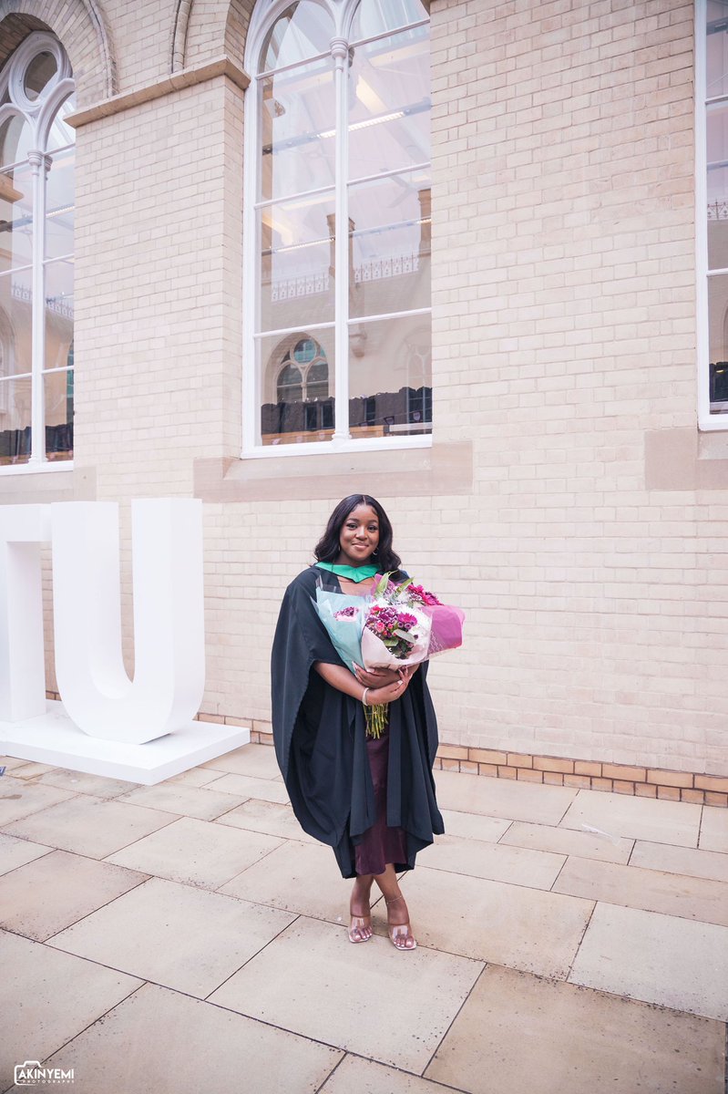 p21x__'s tweet photo. A BSc (Hons) Psychology Graduate - Class of 2021🎓🥂. https://t.co/Vvnm4M5el9