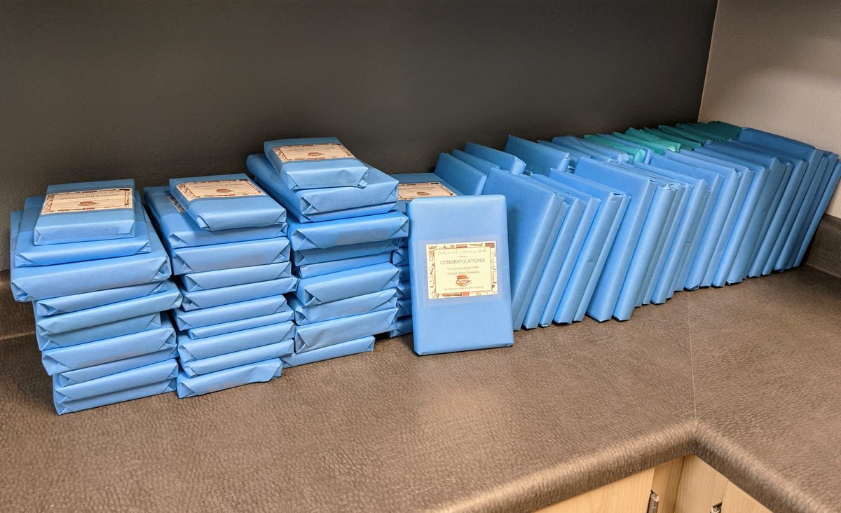 mvtlibrary's tweet photo. In celebration of #nationallibraryweek2022   we are giving the gift of reading to our students.  We've hidden 50 of these blue books throughout our @MV_Toros campus, if you find one it is yours to keep.  Happy Hunting! https://t.co/4N3R8ZA5jL
