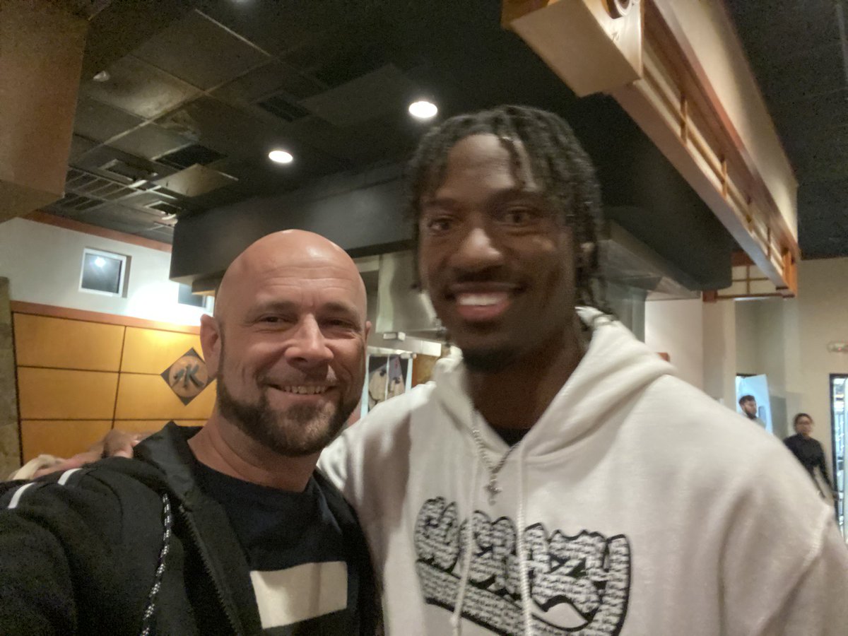 jonathanparish's tweet photo. Great to meet you last weekend. Boomer Sooner! @DedeTHEGreat11 https://t.co/beTOUVe9Zx